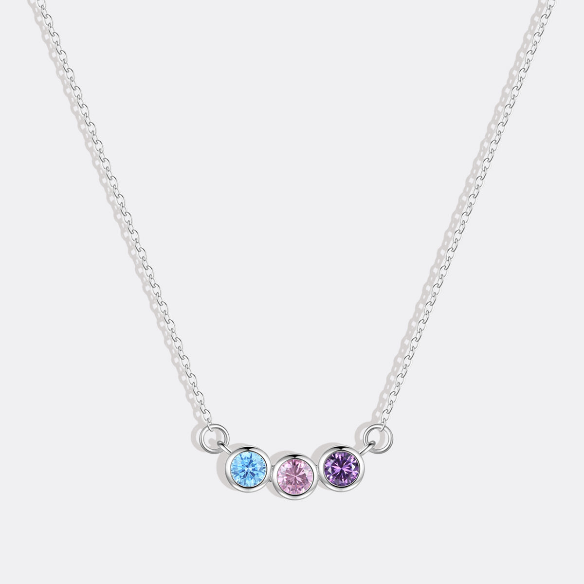 Collier délicat avec pierres de naissance pour la famille