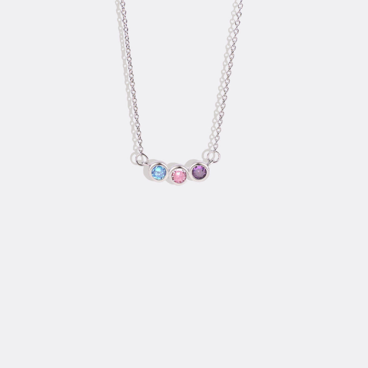 Collier délicat avec pierres de naissance pour la famille
