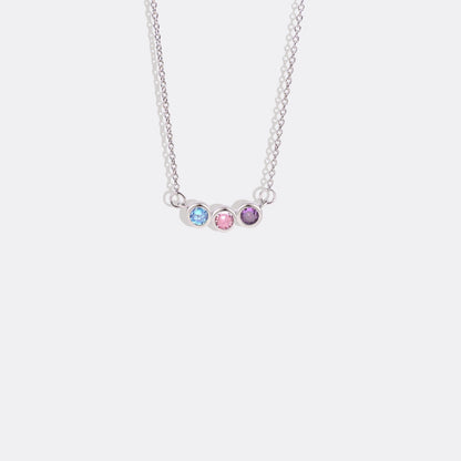 Collier délicat avec pierres de naissance pour la famille