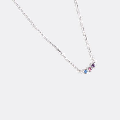 Collier délicat avec pierres de naissance pour la famille