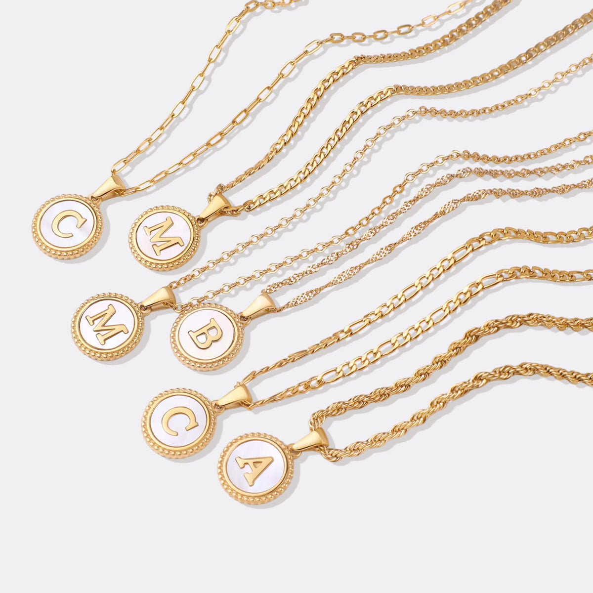 Collier lettre disque en nacre