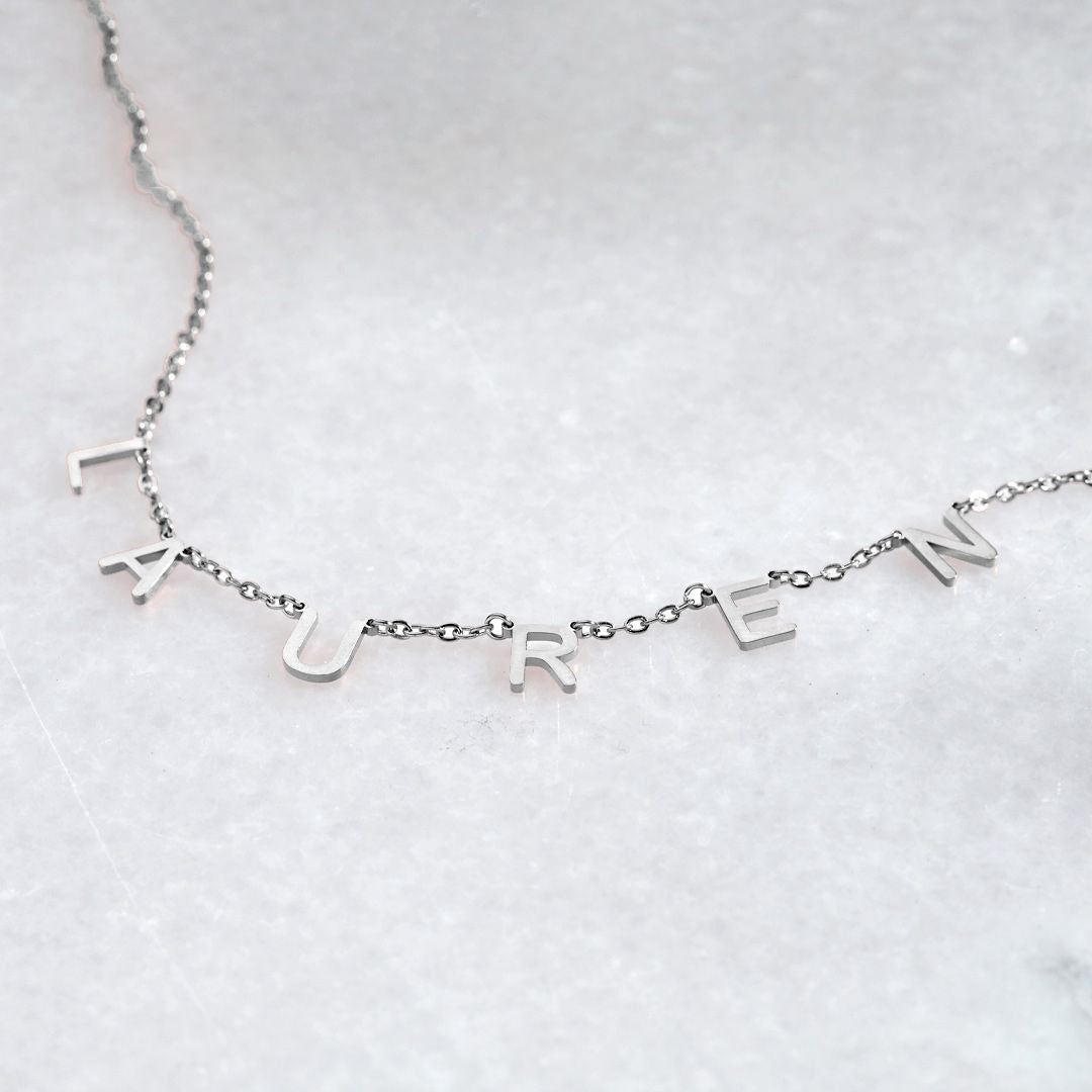 Collier avec nom et lettre personnalisés