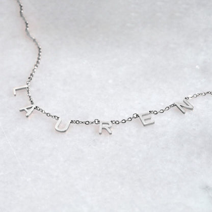 Collier avec nom et lettre personnalisés