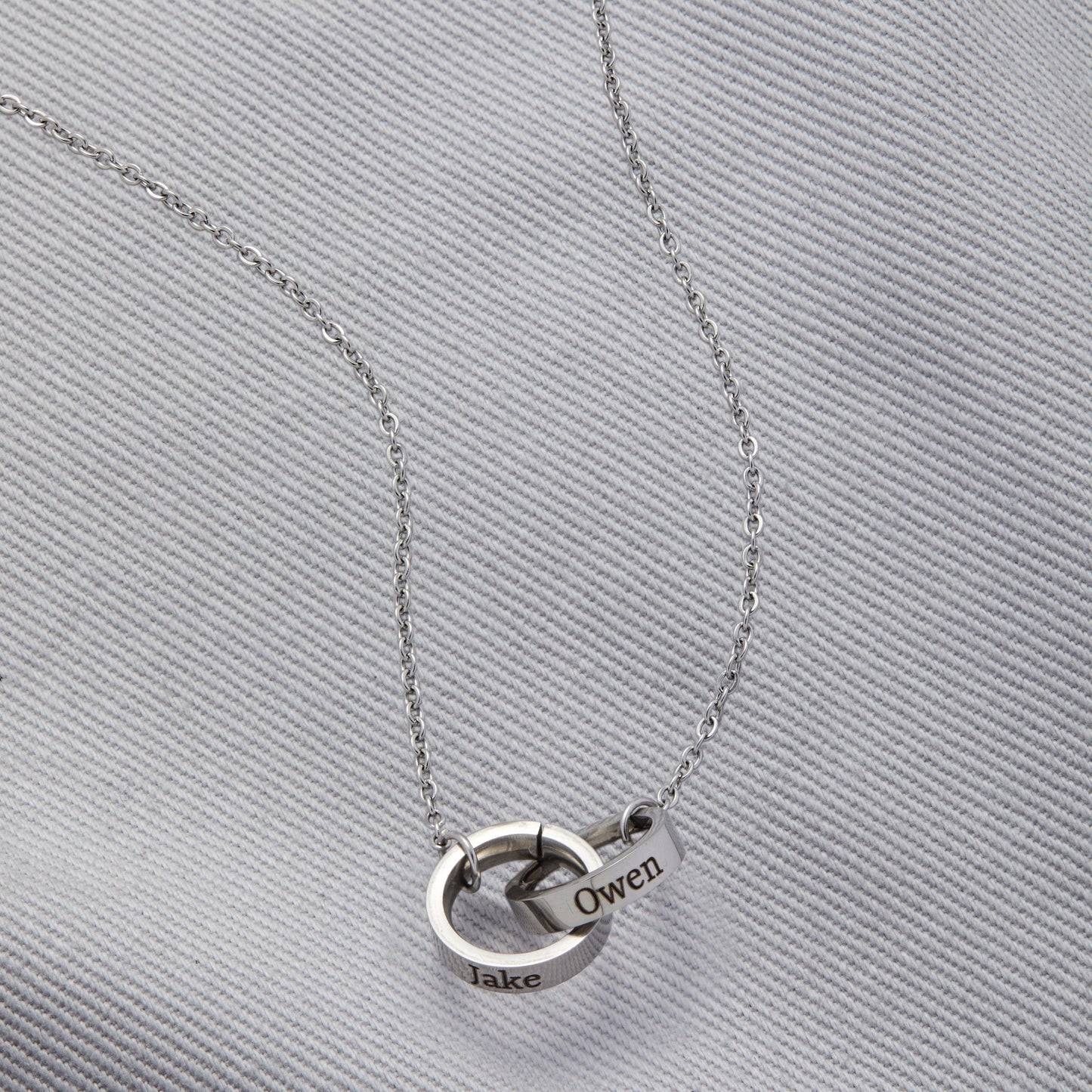 Halskette mit Doppelnamensring