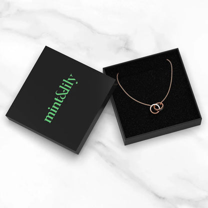 Halskette mit Doppelnamensring
