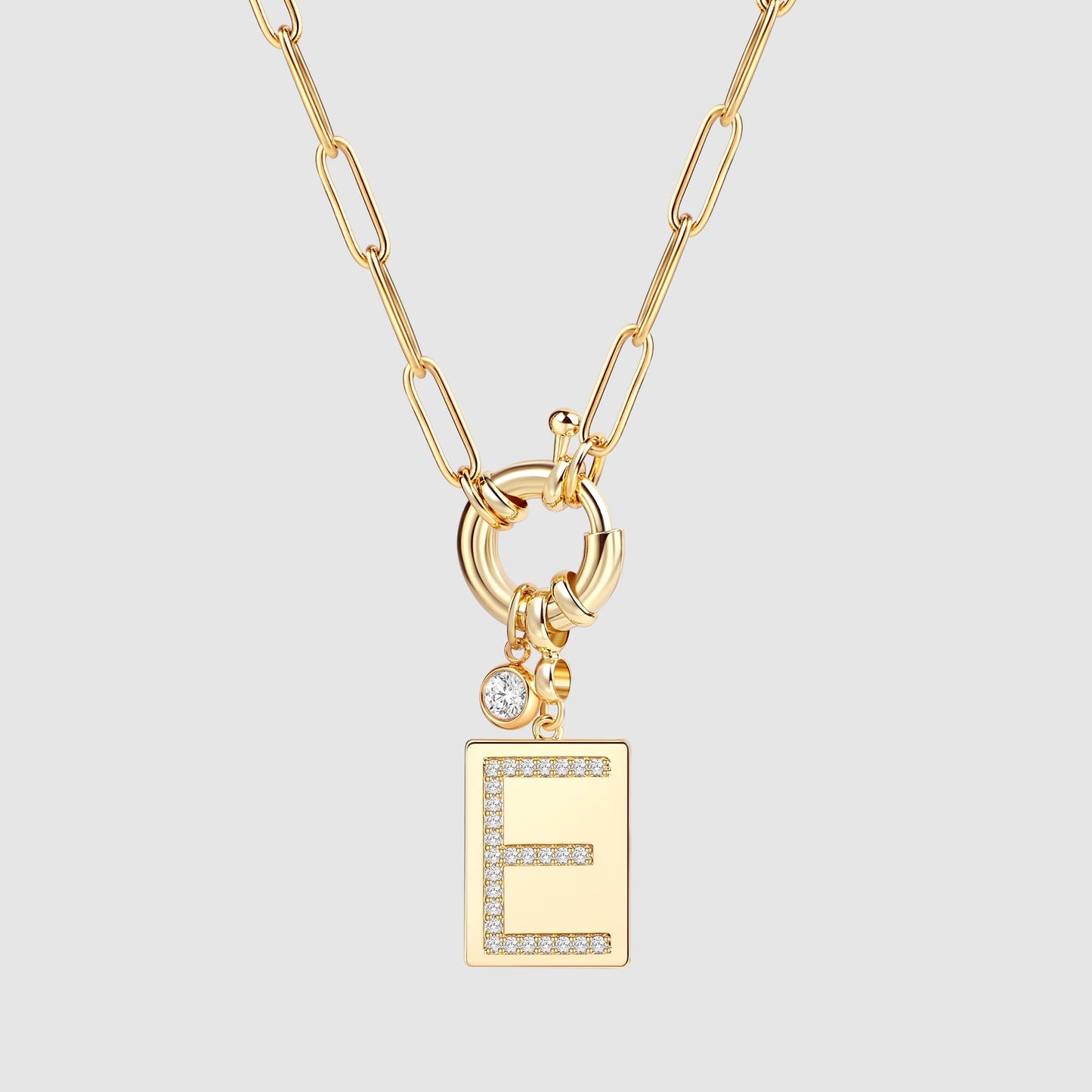Collier pendentif initial pavé avec chaîne trombone