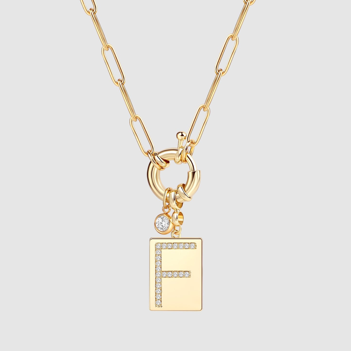 Collier pendentif initial pavé avec chaîne trombone