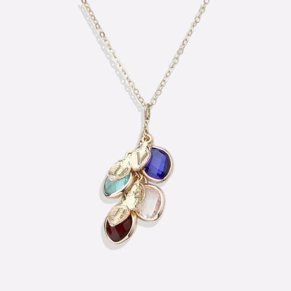 Collier avec pierres de naissance familiales