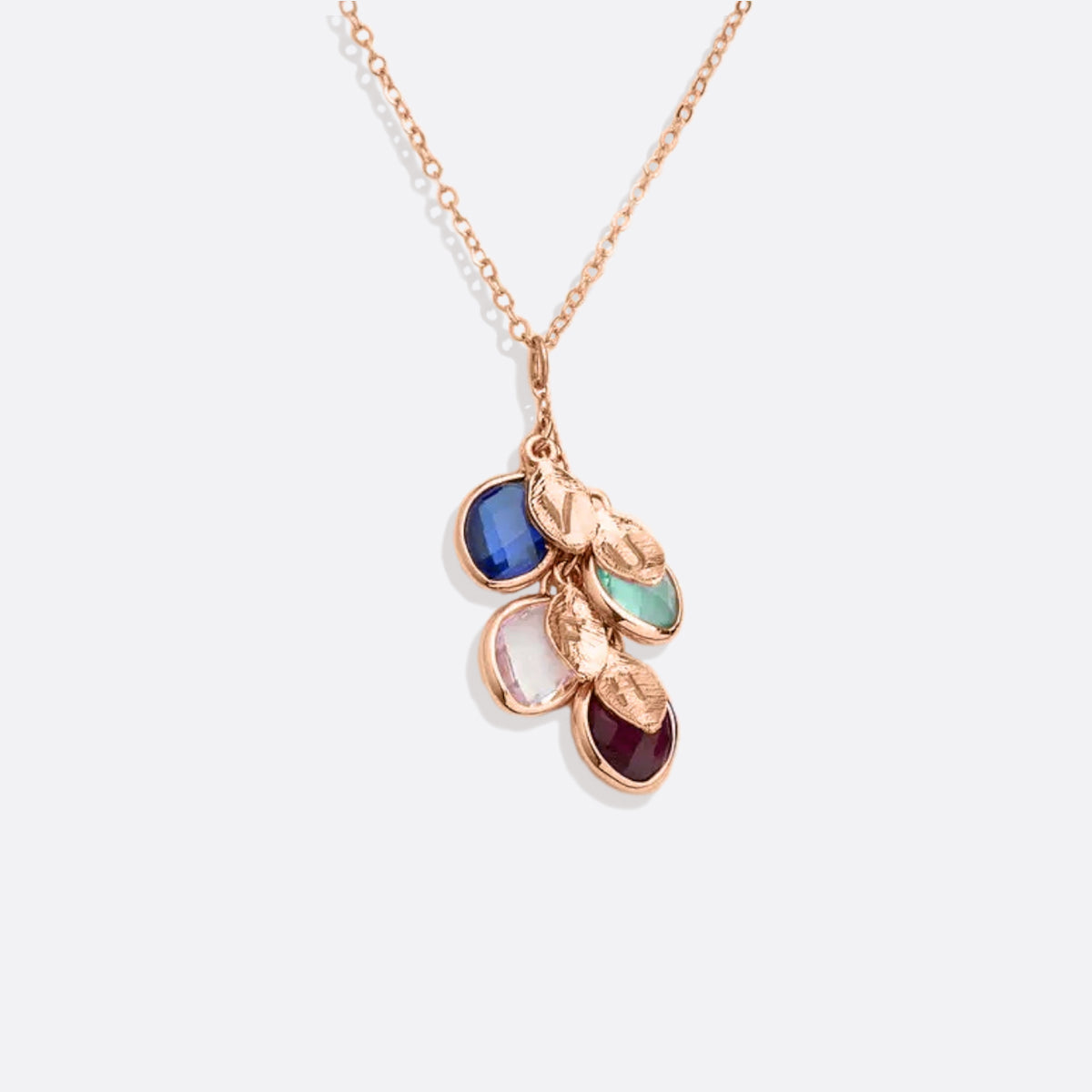 Collier avec pierres de naissance familiales