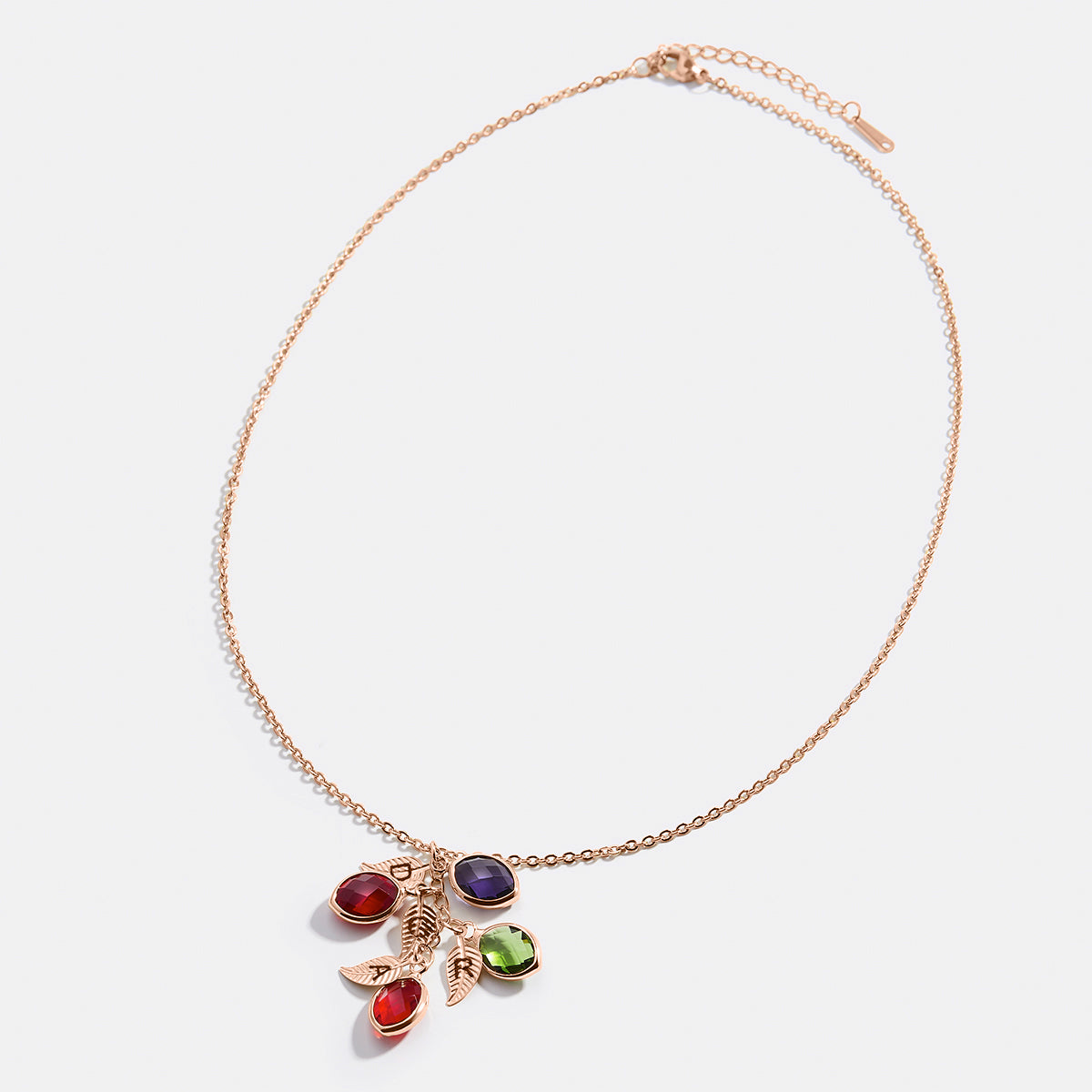 Collier avec pierres de naissance familiales