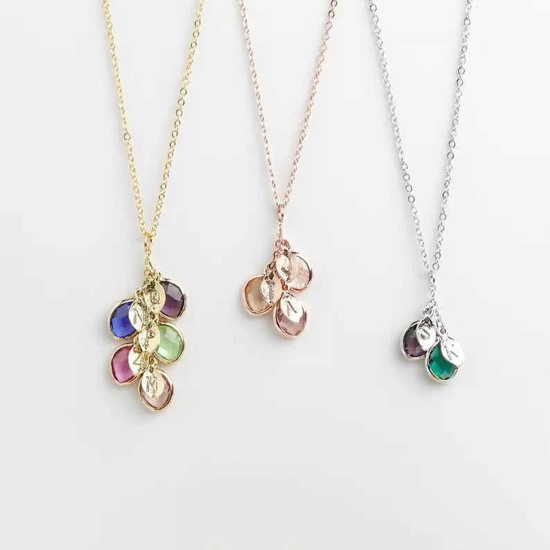 Collier avec pierres de naissance familiales
