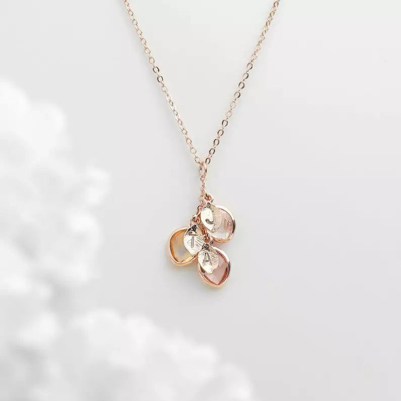 Collier avec pierres de naissance familiales