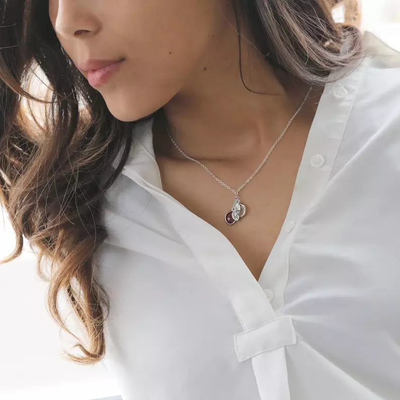 Collier avec pierres de naissance familiales