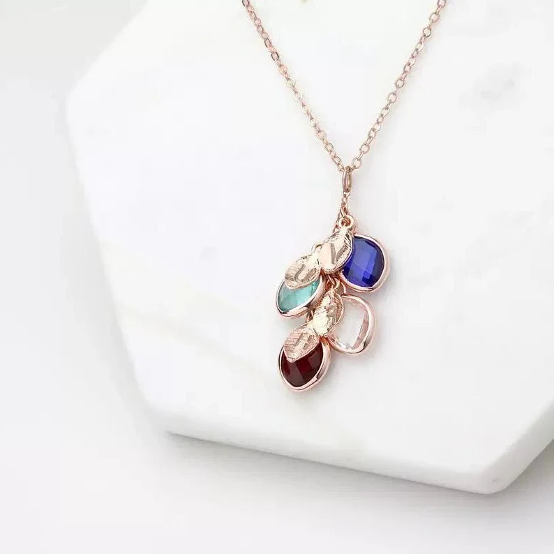 Collier avec pierres de naissance familiales