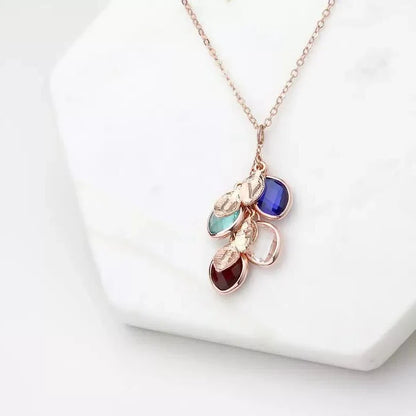 Collier avec pierres de naissance familiales