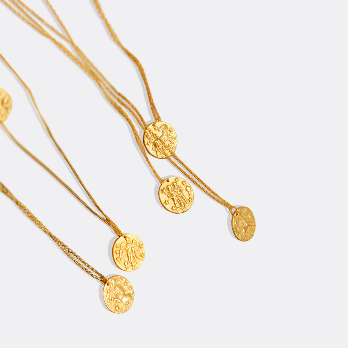 Collier pendentif zodiaque en or martelé