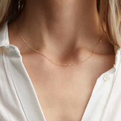 Collier délicat à chaîne torsadée