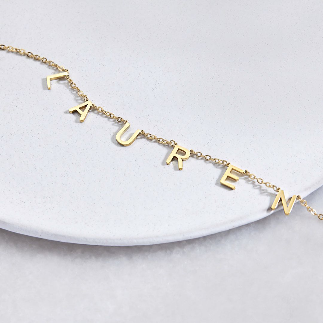 Collier avec nom et lettre personnalisés