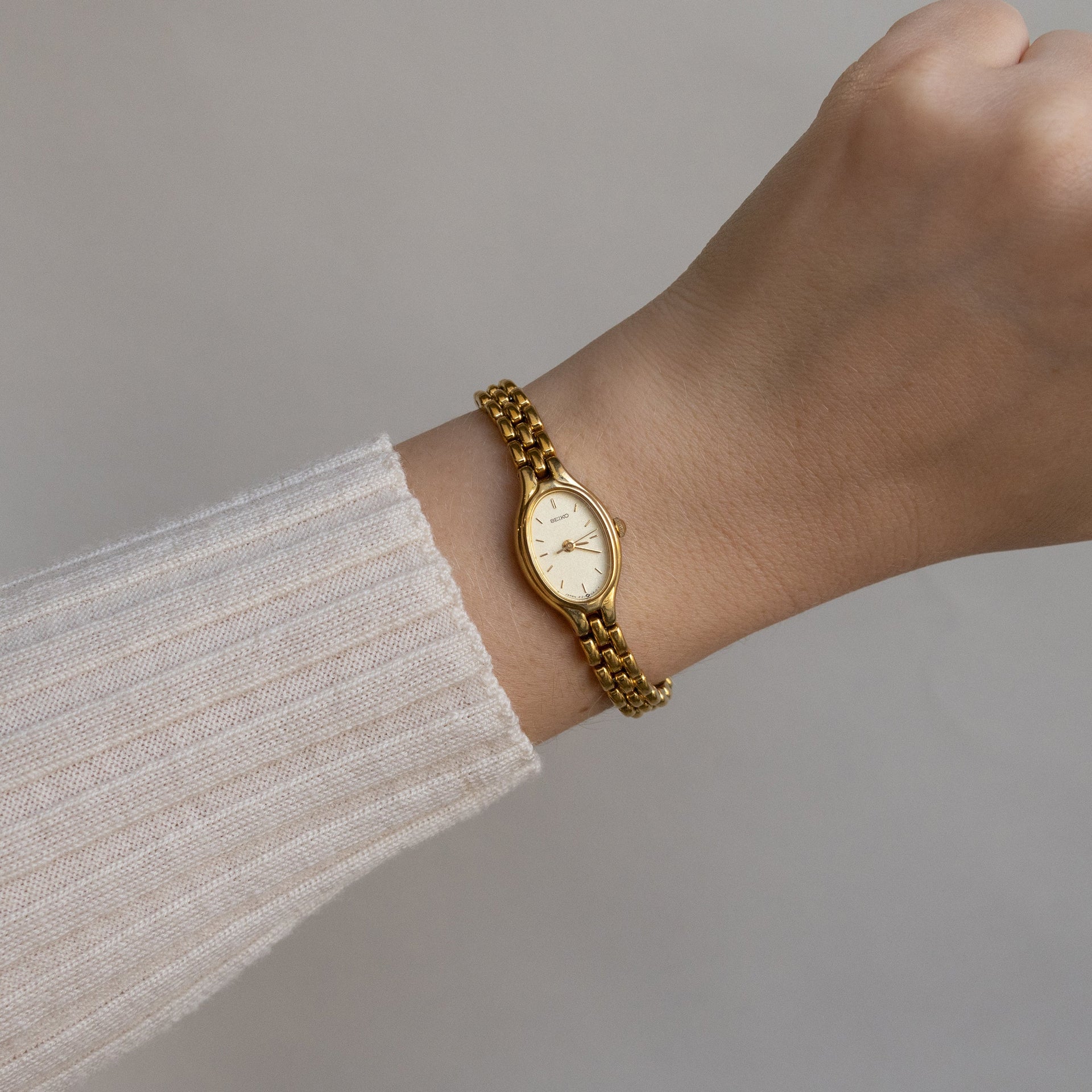 Vintage Seiko Oval Gold Watch - Wear fortune wear fortune Vintage Seiko Oval Gold Watch - Wear fortune wear fortune