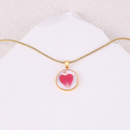 Collier de fleurs de naissance pressées