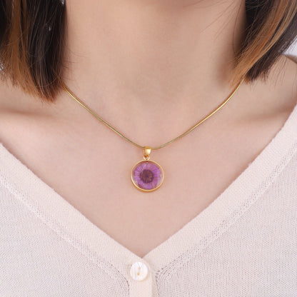 Collier de fleurs de naissance pressées