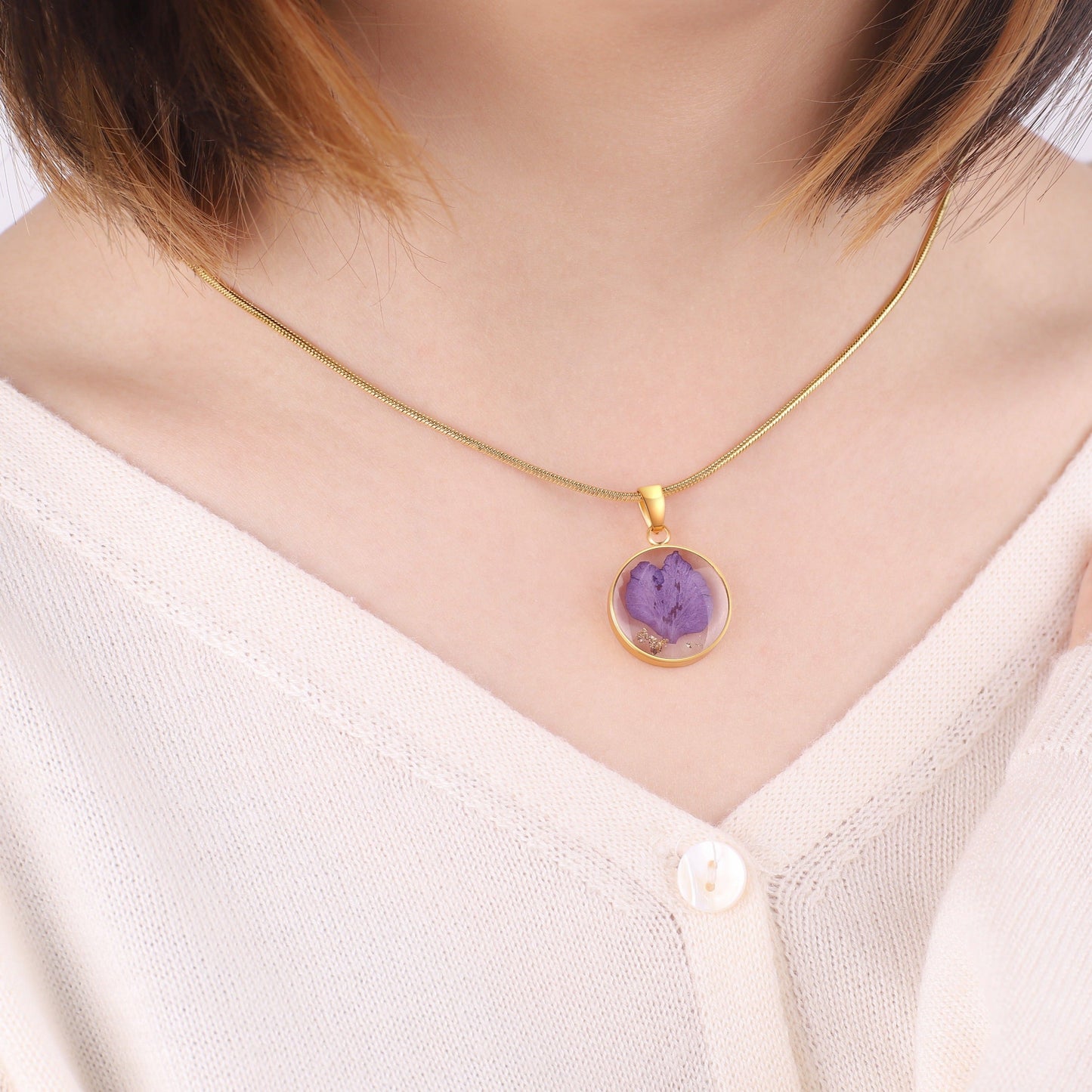Collier de fleurs de naissance pressées