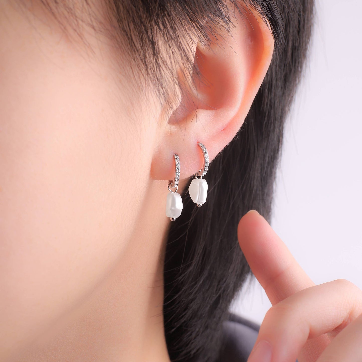 Boucles d'oreilles créoles pavées de perles d'eau douce
