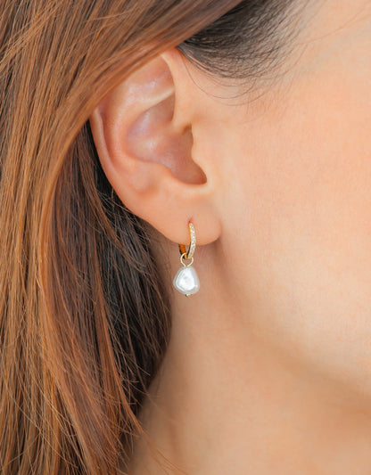Boucles d'oreilles créoles pavées de perles d'eau douce