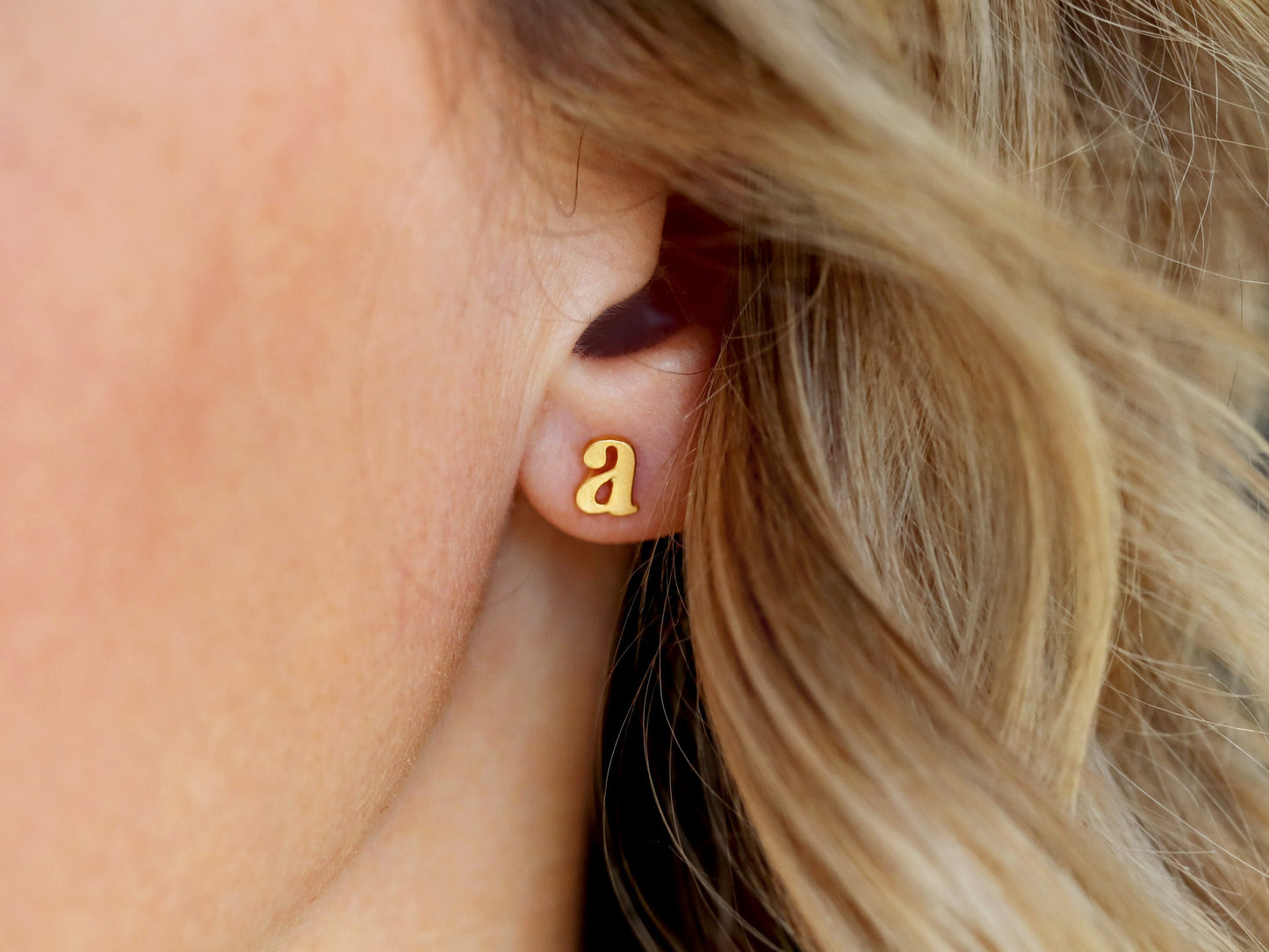 Ohrring mit einem Initial | Großbuchstaben, Kleinbuchstaben