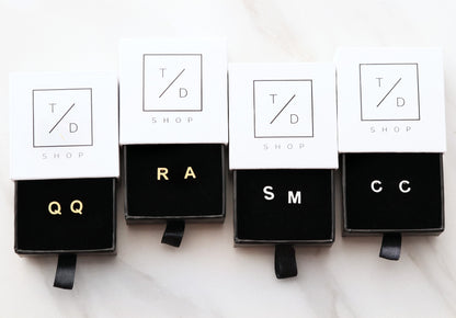 Ohrring mit einem Initial | Großbuchstaben, Kleinbuchstaben