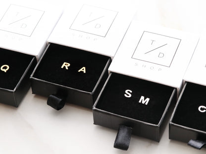 Ohrringe mit Großbuchstaben | Silber, Gold