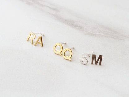 Ohrringe mit Großbuchstaben | Silber, Gold