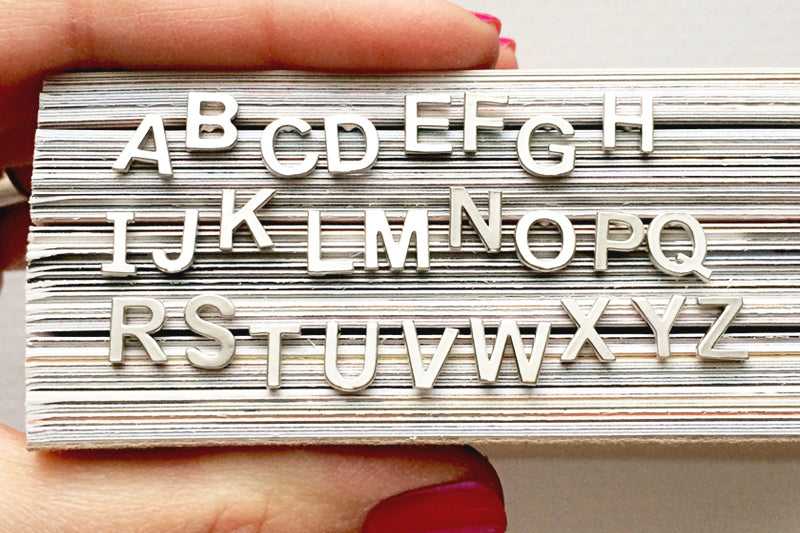 Ohrring mit einem Initial | Großbuchstaben, Kleinbuchstaben