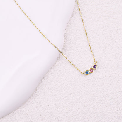 Collier délicat avec pierres de naissance pour la famille