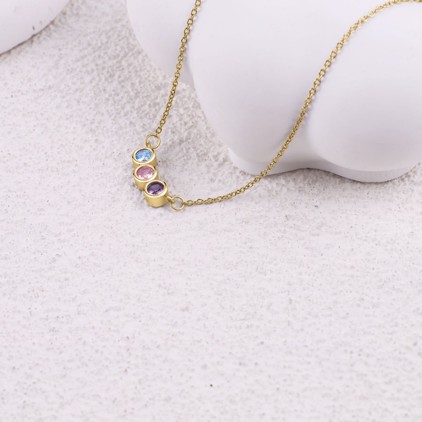 Collier délicat avec pierres de naissance pour la famille