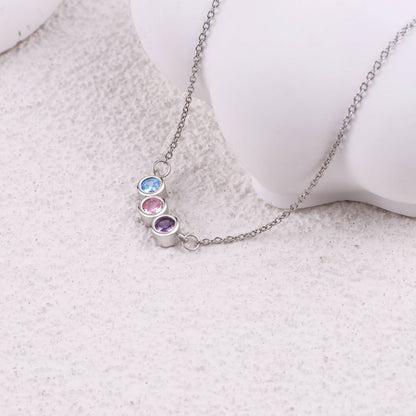 Collier délicat avec pierres de naissance pour la famille
