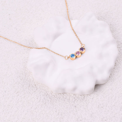 Collier délicat avec pierres de naissance pour la famille