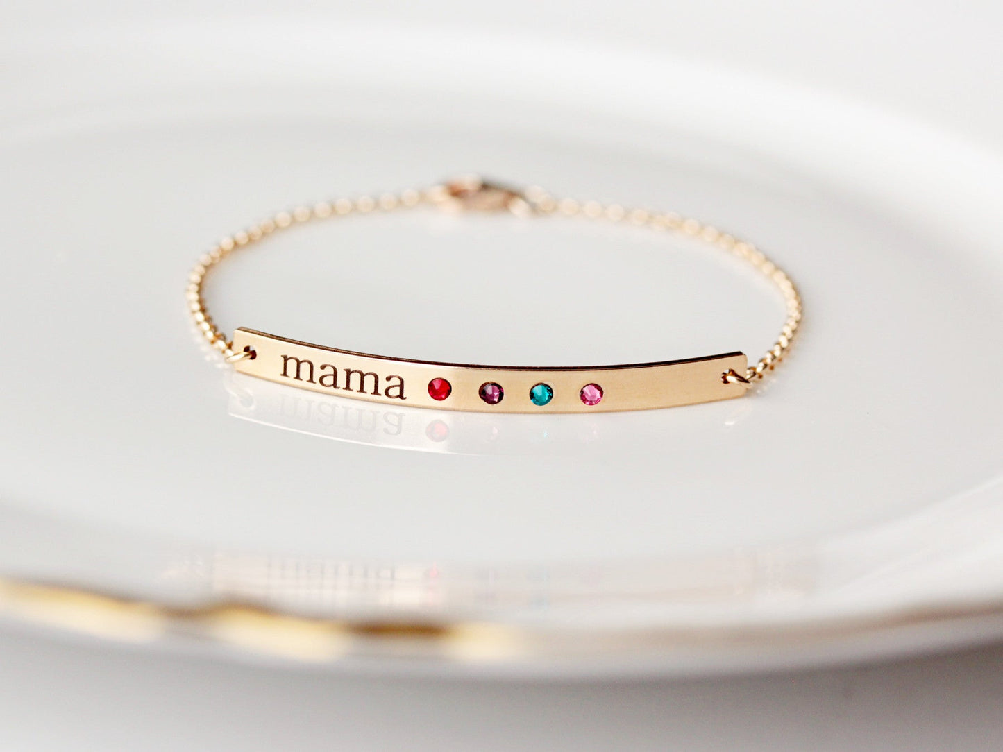 Bracelet avec pierre de naissance gravée : barre fine
