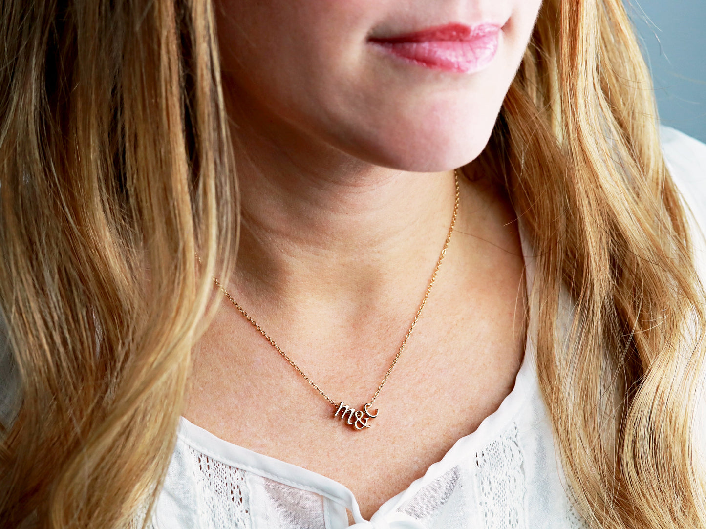 Halskette mit dreifachem Charm und Schreibschrift