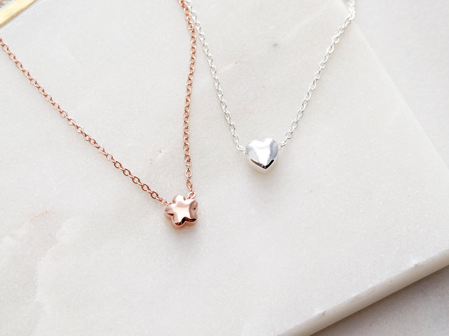 Zierliches Bettelarmband