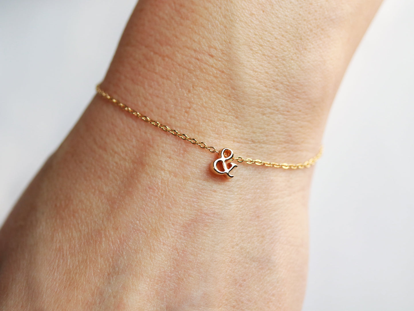 Zierliches Bettelarmband