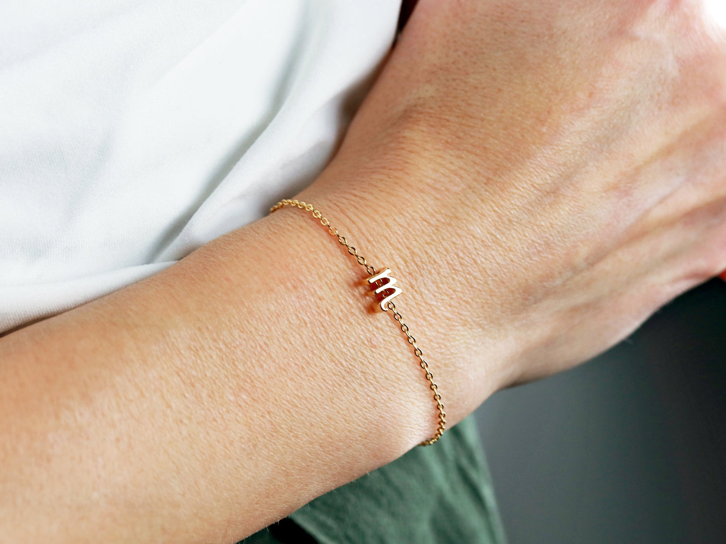 Einzelnes kursives Armband