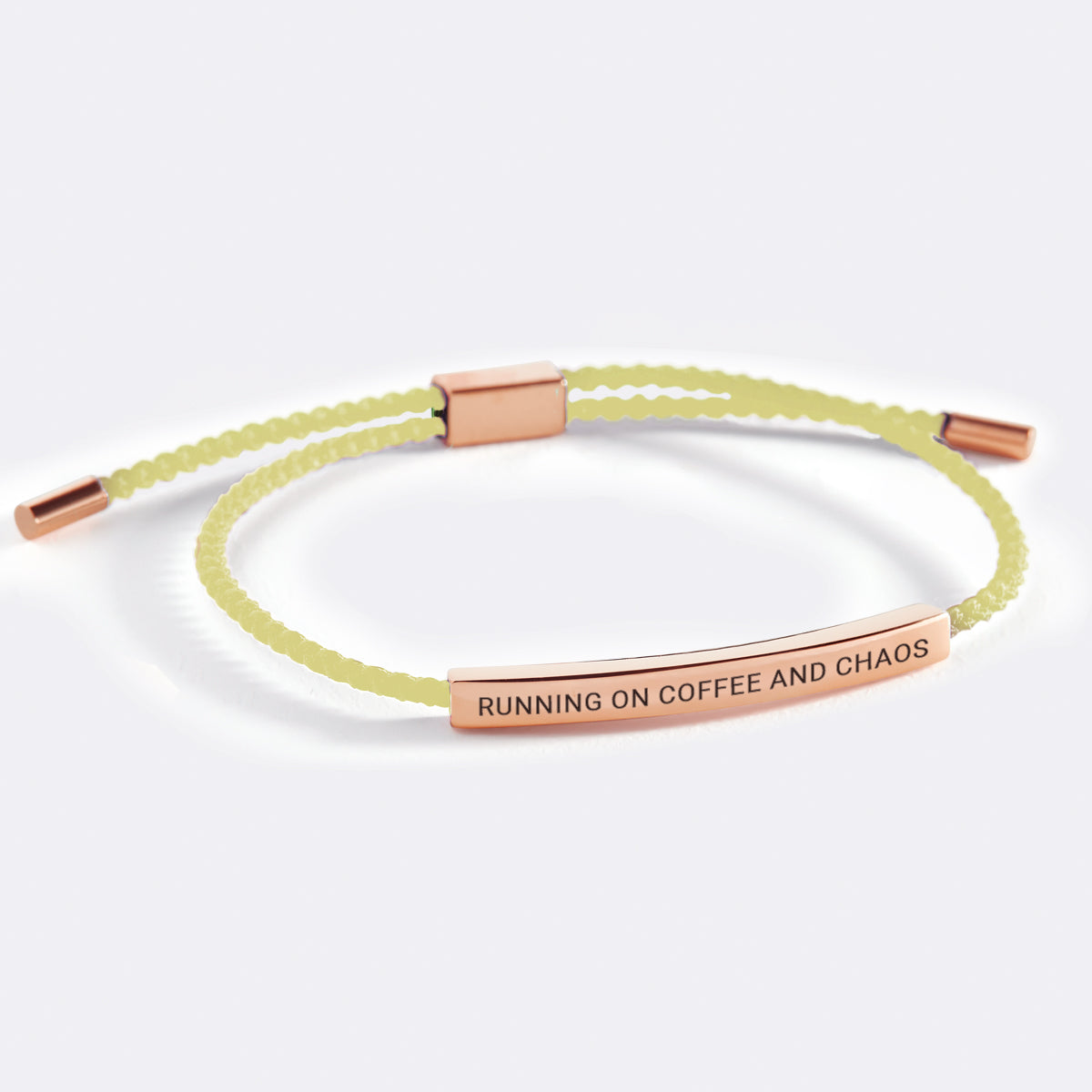 Bracelet d'inspiration « Courir sur le café et le chaos »