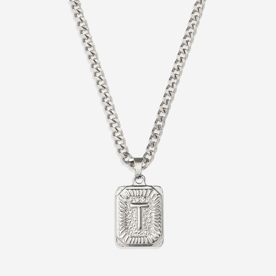 Collier pendentif carte initiale avec chaîne gourmette