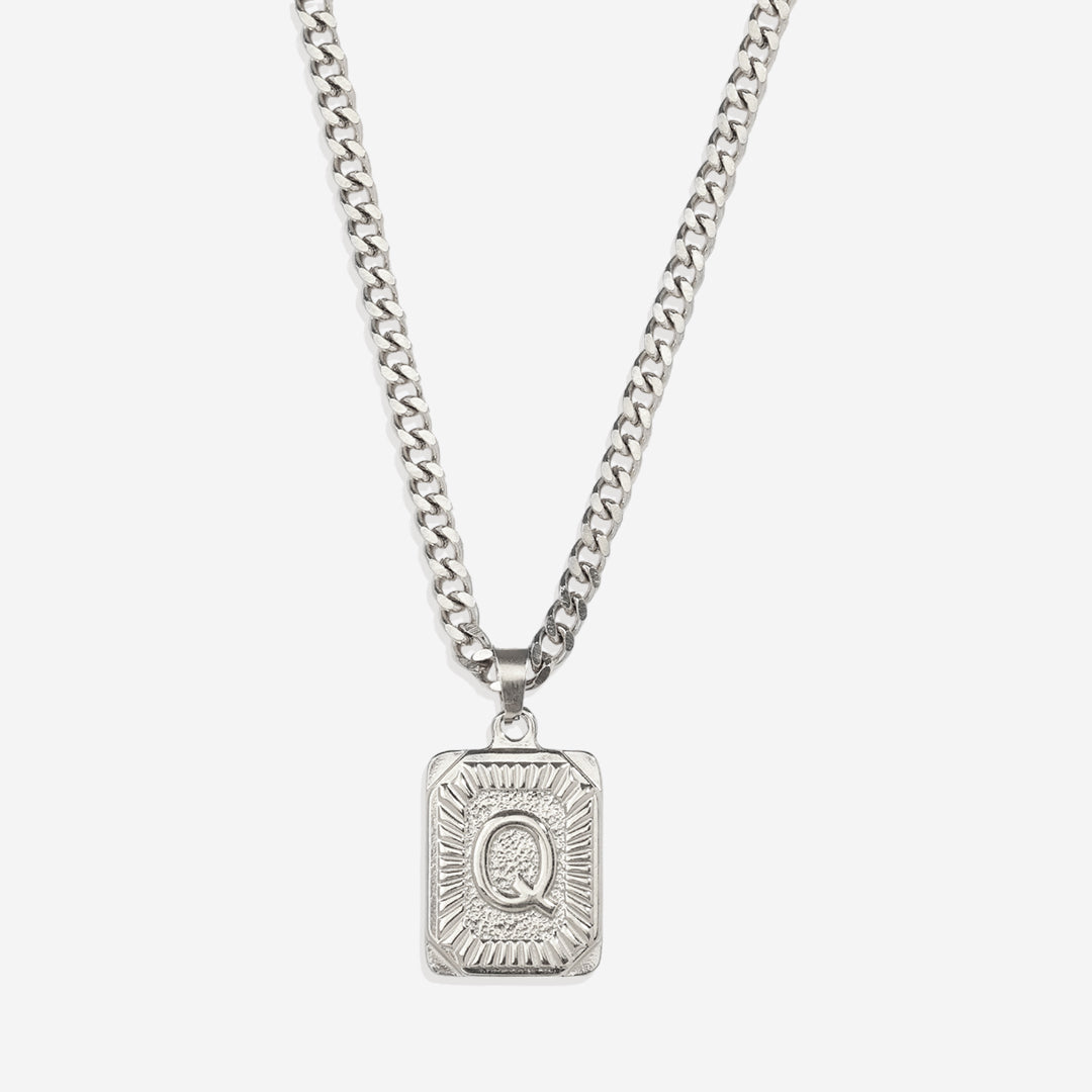 Collier pendentif carte initiale avec chaîne gourmette