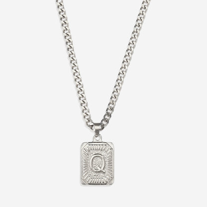 Collier pendentif carte initiale avec chaîne gourmette