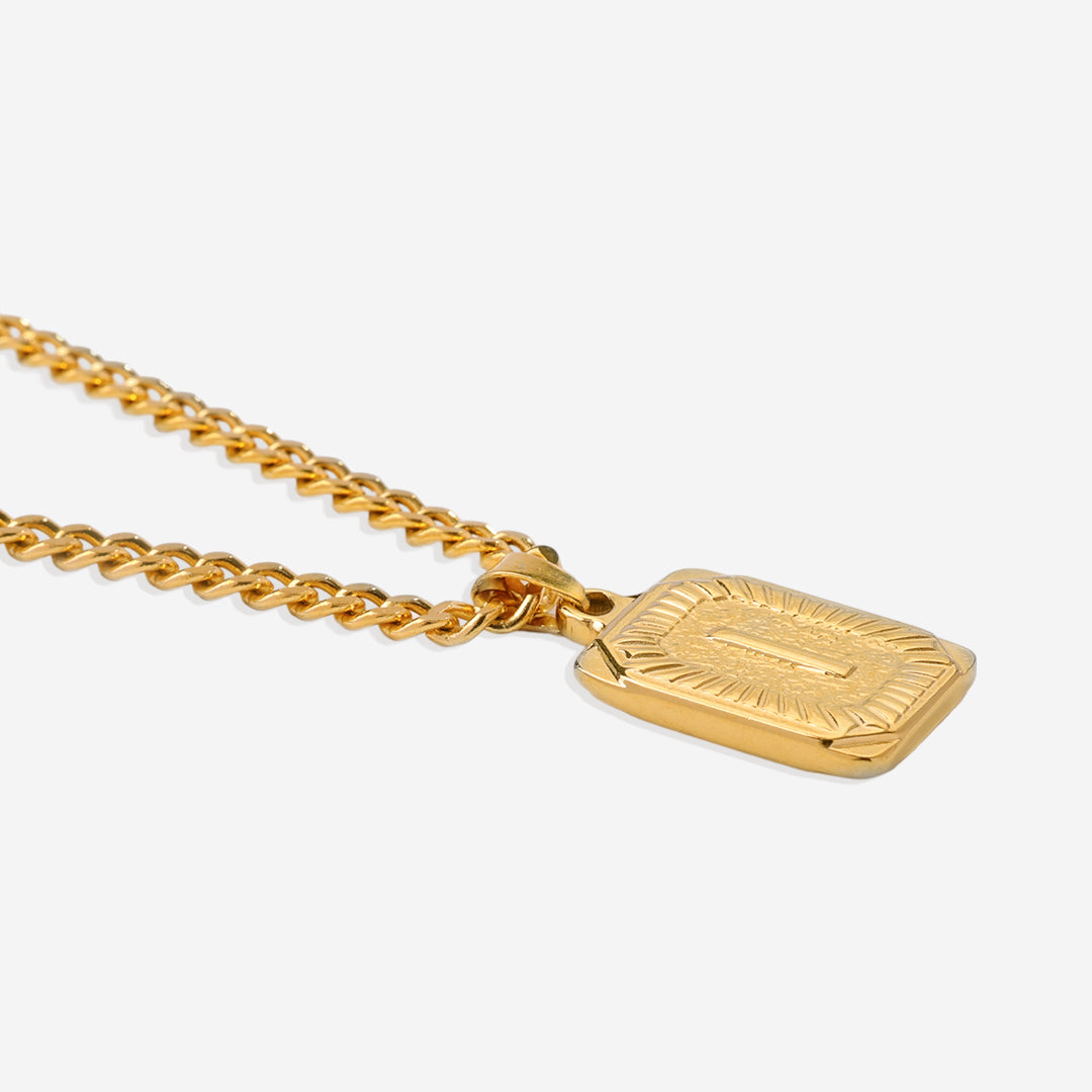 Collier pendentif carte initiale avec chaîne gourmette