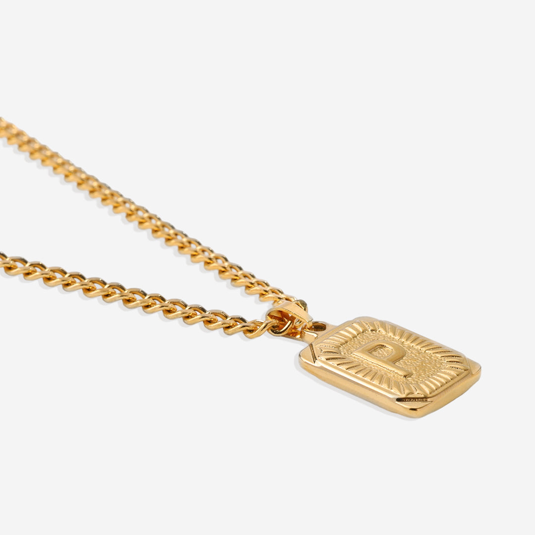 Collier pendentif carte initiale avec chaîne gourmette