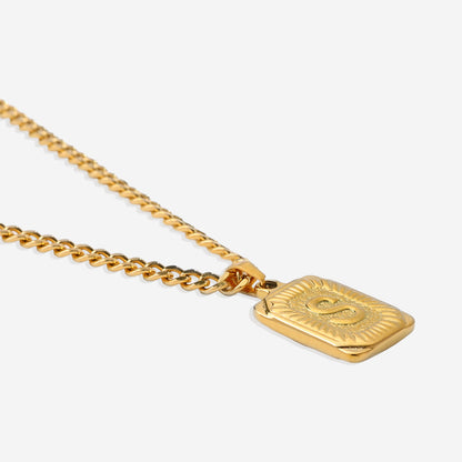 Collier pendentif carte initiale avec chaîne gourmette