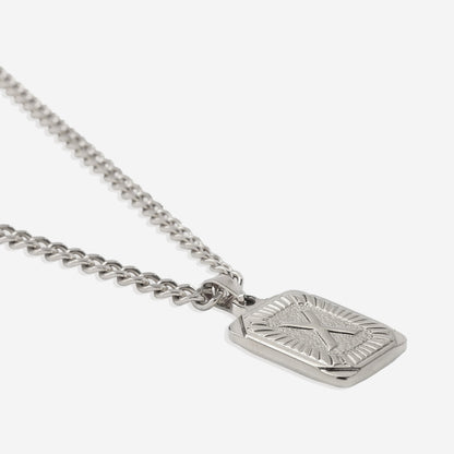 Collier pendentif carte initiale avec chaîne gourmette